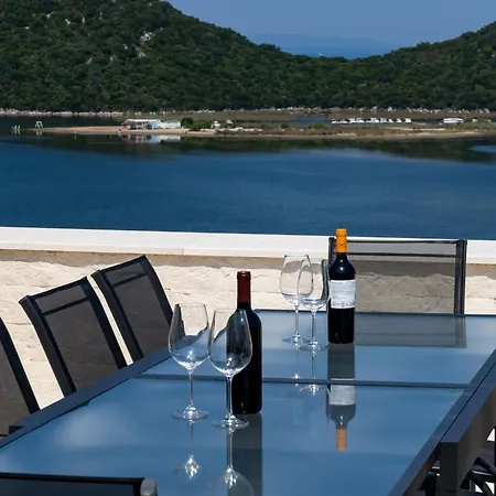 Mr&mrs Smith Villa *